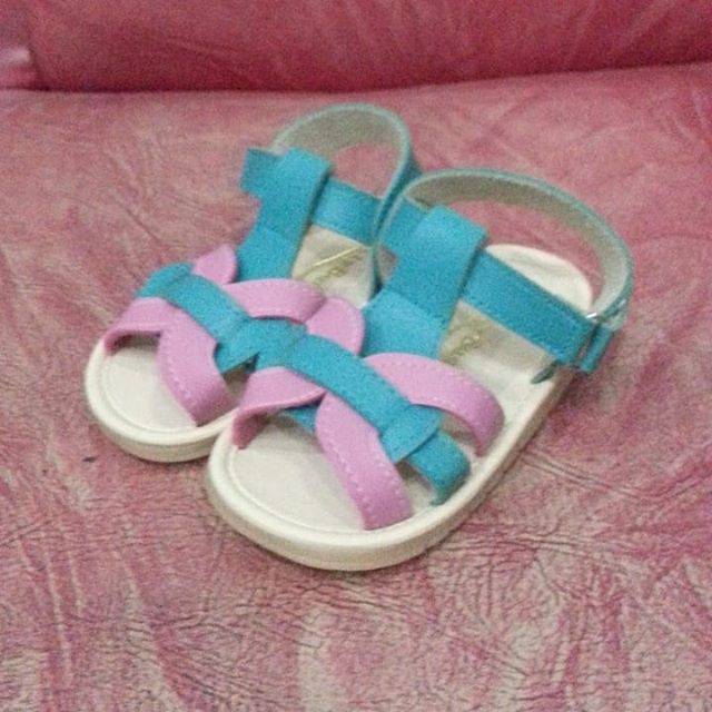 Sepatu Sendal Bunyi Lusty Bunny (Cewek)