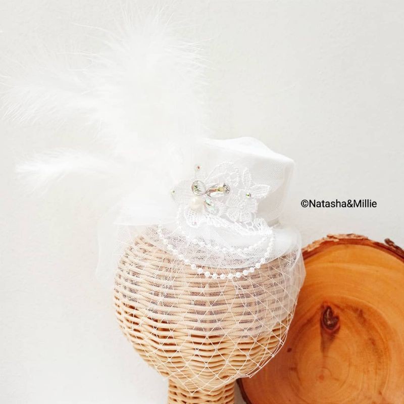 HAIRCLIP VICTORIAN FEATHER HAT +++ BIRDCAGE VEIL (WHITE)