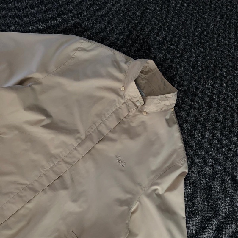 jaket parasut von dutch cream second