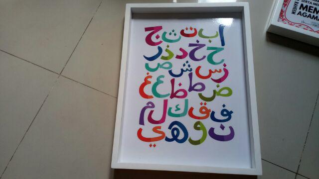 Hiasan Dinding Wooden Poster Kaligrafi Huruh Hijaiyah Alif Baa Taa Rainbow Color Uk 30x40