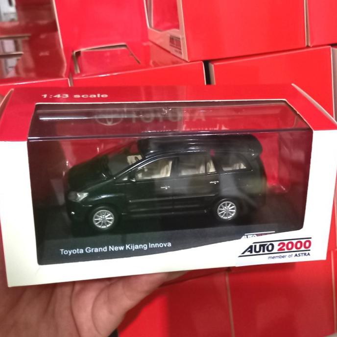 maddox - DIECAST MOBIL TOYOTA INNOVA MURAH