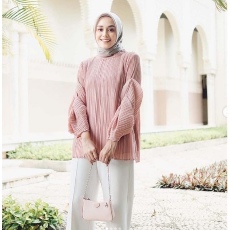 Vanilla Hijab Pleats Blouse