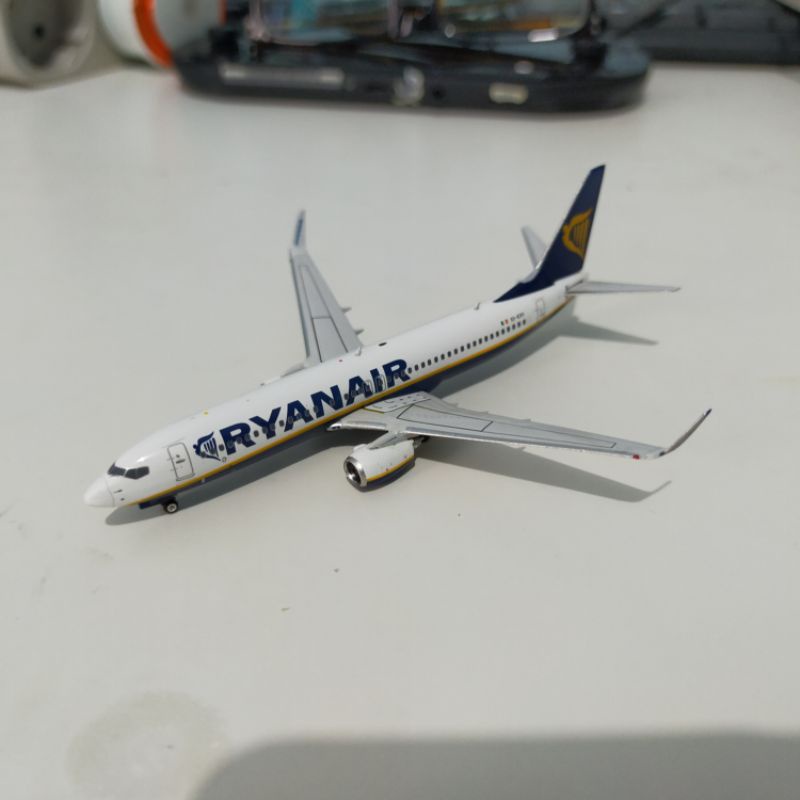 mainan diecast pesawat Phoenix Boeing 737-800 Ryanair 1:400