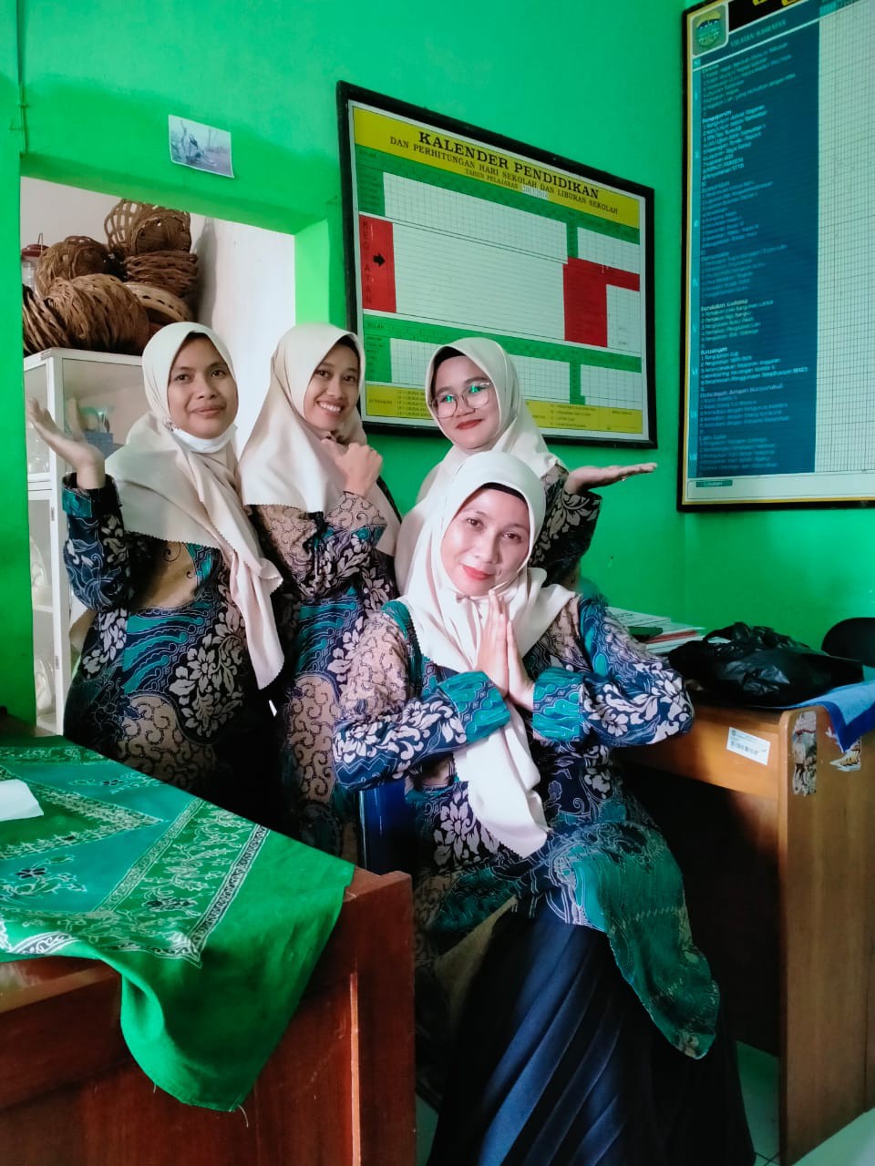 Maura Couple - Sania Ruffle Batik Couple Ori Ndoro Jowi Garansi Termurah Shopee - Batik Modern Solo