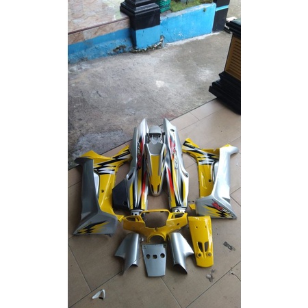 Bodi set fiz r milenium kuning silver LE sangat presisi mirip ori