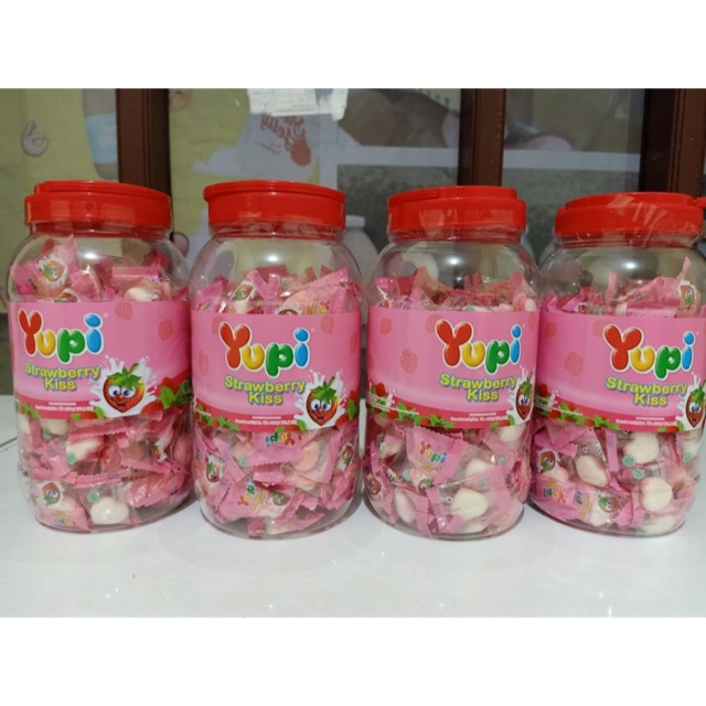 

Yupi strawberry kiss