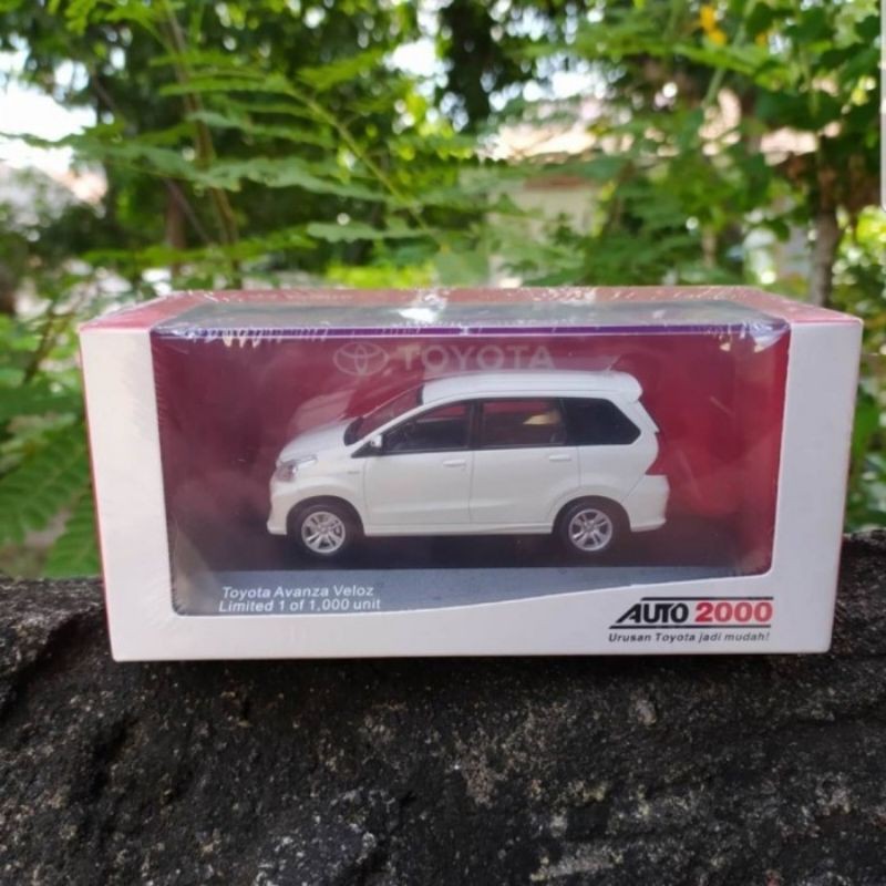 Diecast mobil toyota avanza veloz original auto 2000 - mainan miniatur