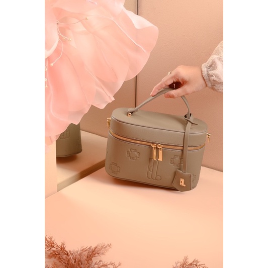 [READY SIAP KIRIM]  Odysee Bag Latte NEW / Tas Brand LOCAL.ID  / Tas Odysee warna Latte brand LOCAL.