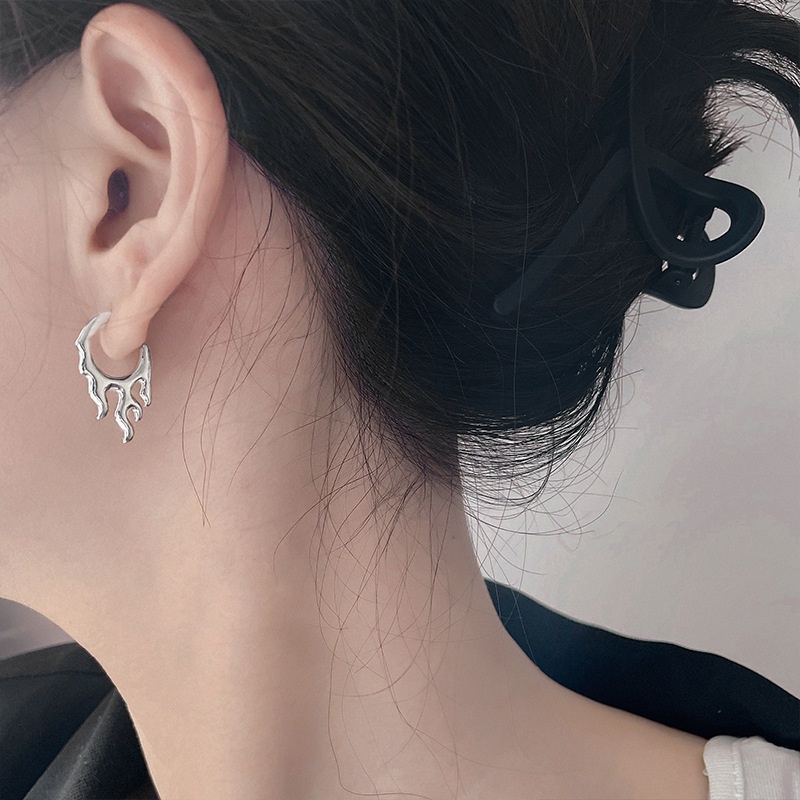 Anting Stud Bentuk C Kecil Tidak Teratur Bahan Logam Gaya Punk Gotik Untuk Wanita