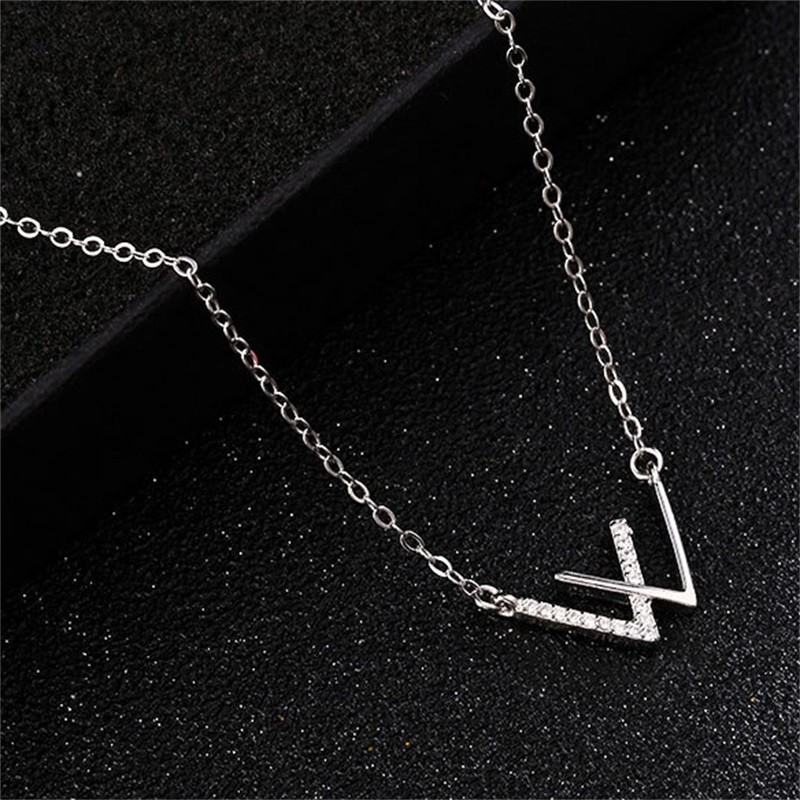 Kalung Rantai Klavikula Desain Huruf W Ganda Bahan Titanium Steel Gaya Jepang Korea Untuk Wanita