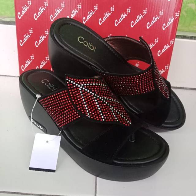 Sandal Calbi Daun Merah & Hitam