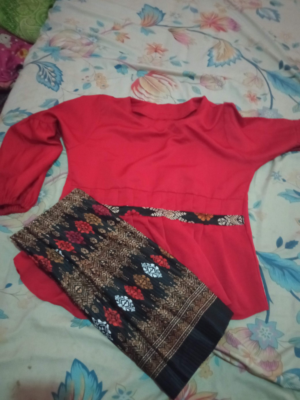 Wm>cople Batik Toraja Silk Hem Panjang Hem Pendek Rok Plisket Termurah Cople Keluarga.