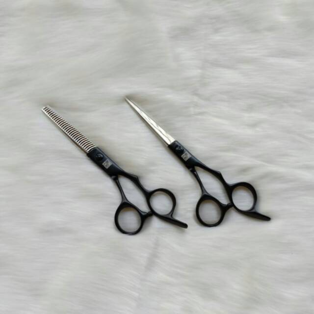 Koryu Nikko Scissors Gunting Rambut Paket GY500 Hitam Silver