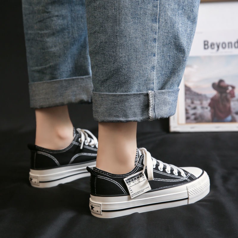 Sepatu Sneaker Canvas Wanita Fashion Bertali kanvas Cewek Model Terbaru Trendy