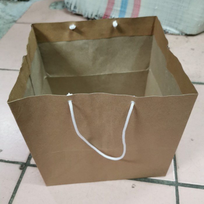 

Paperbag coklat ukuran 23x20 untuk ukuran box 20x20