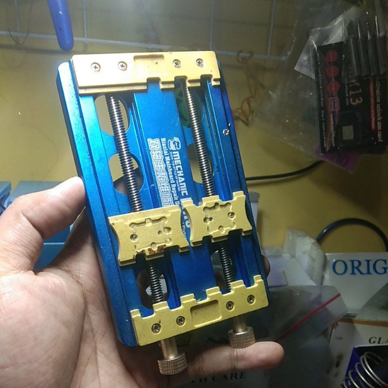 penjepit PCB