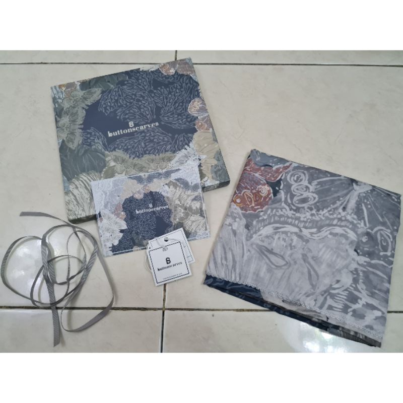 Preloved Buttonscarves Farsha Navy