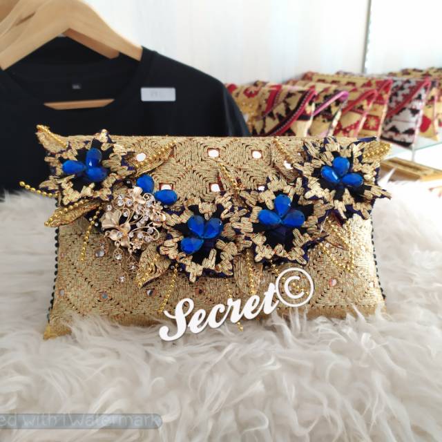 Clutch pesta tapis Lampung bunga biru bros