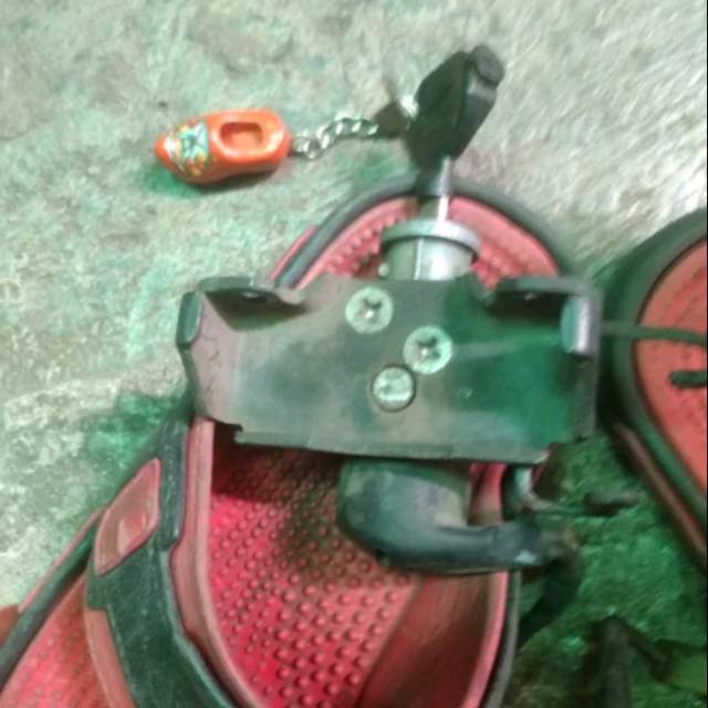 Braket dudukan kunci Kontak CBR 150 old Thailand