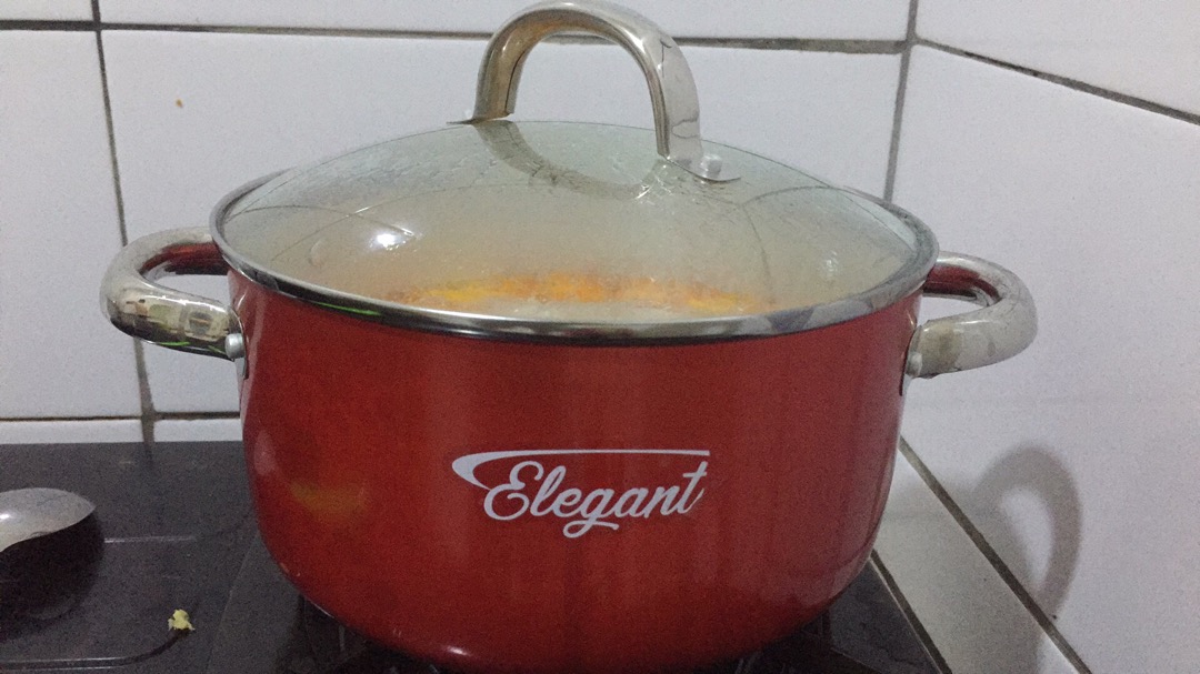 Maspion Panci Elegante Dutch Oven Tutup Kaca 20 Cm Merah - Panci Aluminium