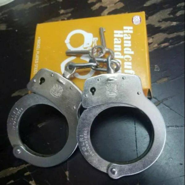 

borgol tangan/handcuff/borgol polisi/borgol satpam