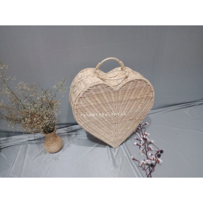 basket rotan model hati/storage basket rattan heart/heart case rattan