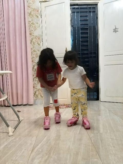  Sepatu  roda  4 anak cewe frozen pink asli  import murah 