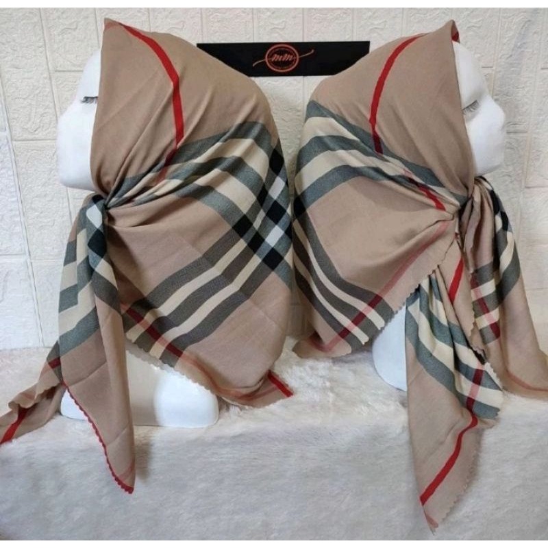 DEENAY KW HIJAB MOTIF B*RBERRY