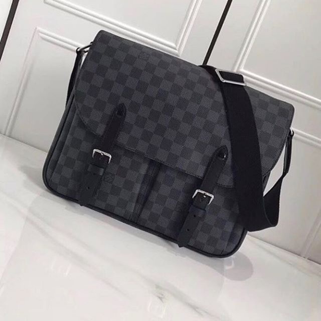 Tas Louis Vuitton Christopher Messeger  Pria motif Damier Graphite dan Monogram