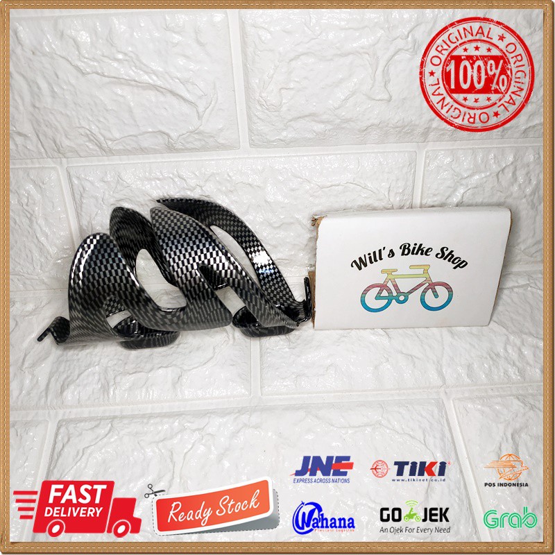 Holder botol minum sepeda atau pegangan botol minum sepeda atau tempat botol plastik motif carbon