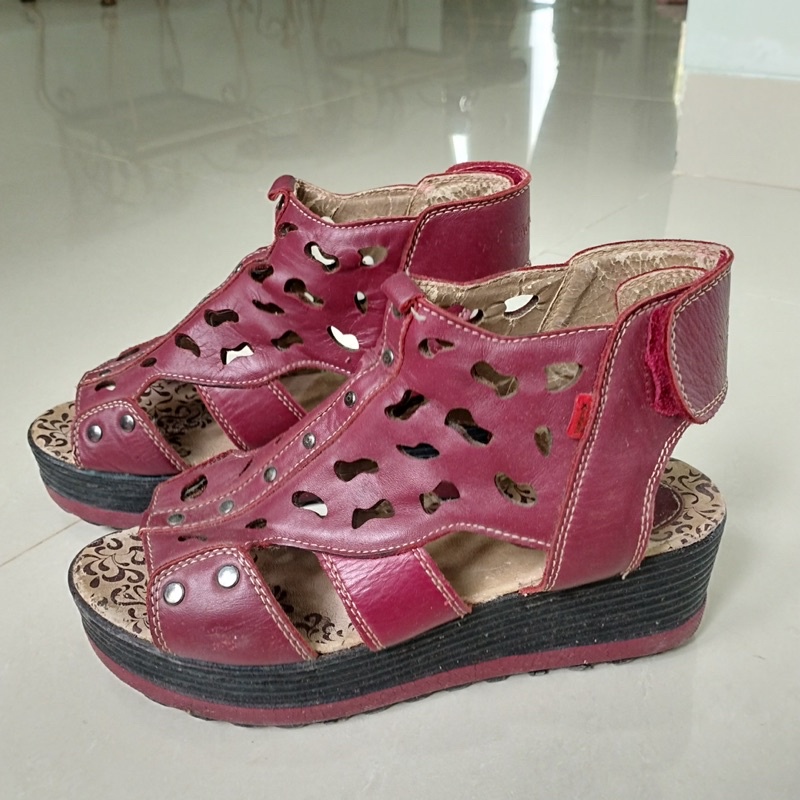 Preloved Sepatu Kickers