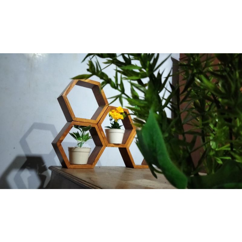 RAK DINDING KAYU HEXAGONAL
