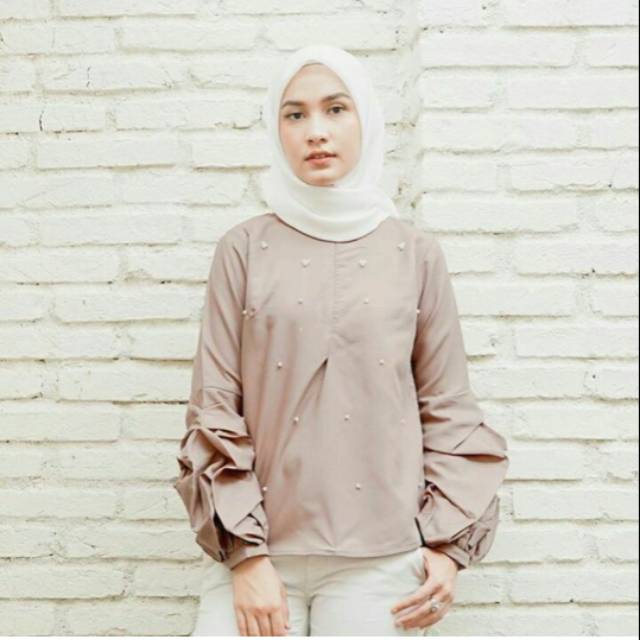 LUNA BLOUSE WEARING KLAMBY