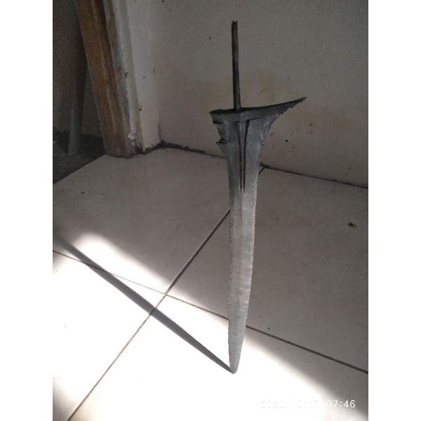 keris pasopati berdiri