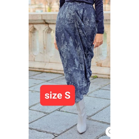 Benang jarum × mmhuillet el mar minorca ruffle skirt in navy S (MAVEN ITTAHERL)