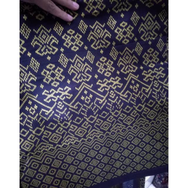 Batik Prada Prada Black Gold Kebaya 02