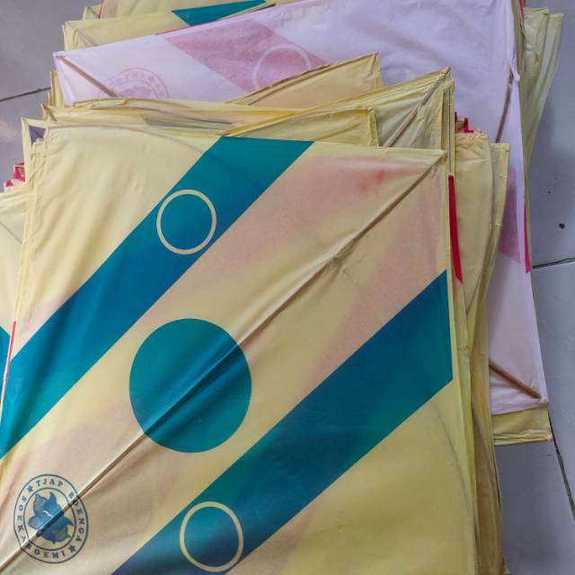 

Layangan Aduan Kertas Sablon Ukuran 58 1 ikat Isi 40 pcs