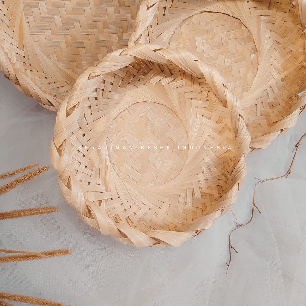 

PARSEL BUAH KRIWIL diameter 21cm// Parsel bambu// Parcel murah// Kerajinan bambu// Parsel unik// Parsel hias// Parsel seserahan// Prasel hantaran