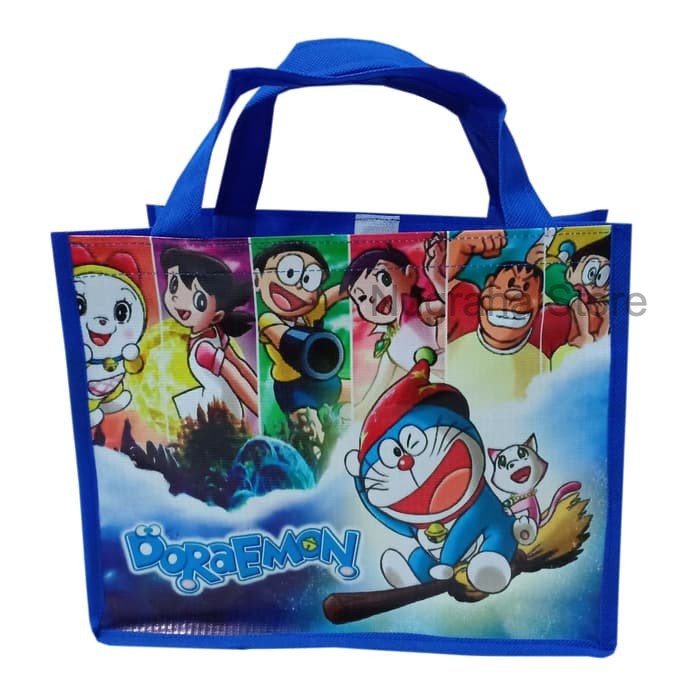 

Tas Karakter Doraemon Edition | Tas Souvenir, Tas Hadiah, Tas Bingkisan Ulang Tahun Anak, Goodie Bag | Edisi Karakter Lucu