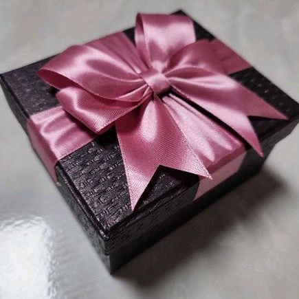 

HARDBOX KOTAK KADO HADIAH SPESIAL UNGU GALAXI MOTIF ANYAMAN