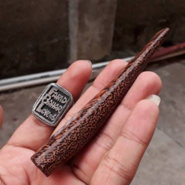 Pipa once cangklong kayu bertuah