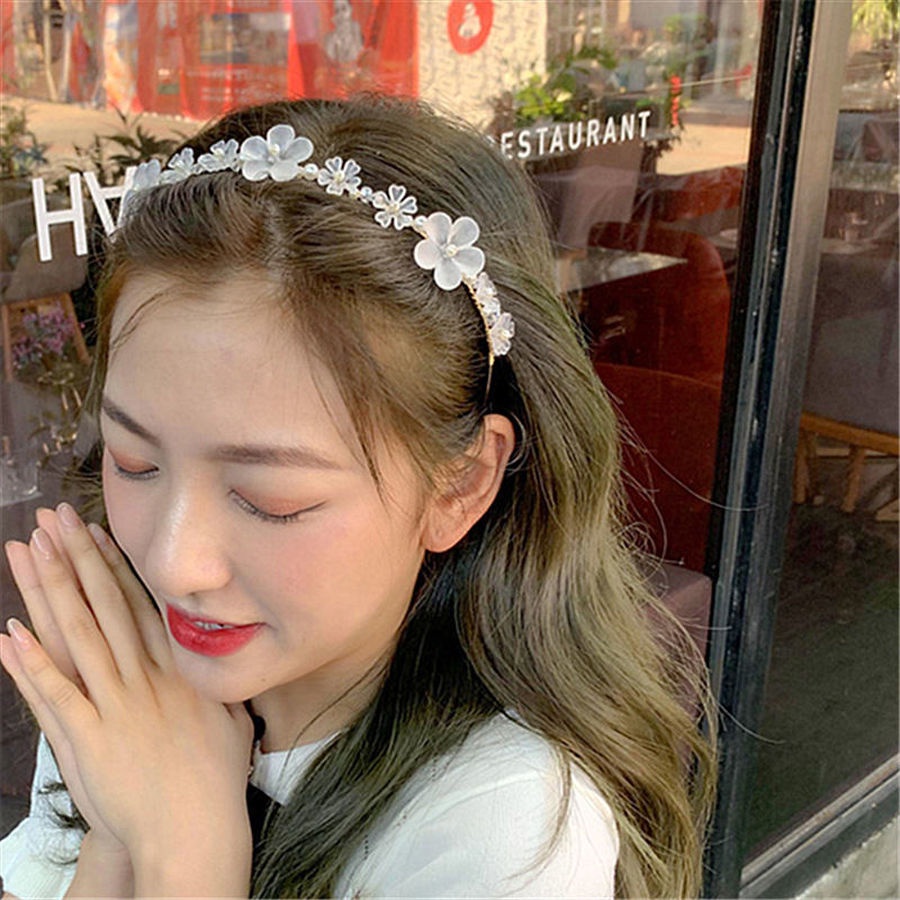 Headband Bentuk Bunga Aksen Kristal Dan Mutiara Bahan Alloy Gaya Korea Untuk Wanita