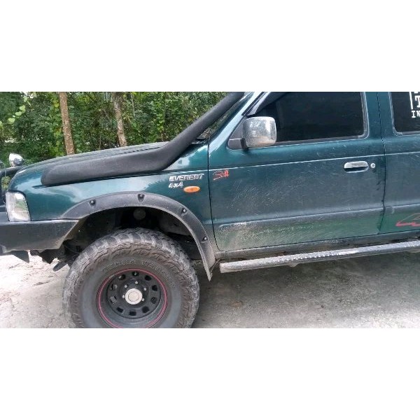 OVER FENDER MOBIL FORD EVEREST GEN 1