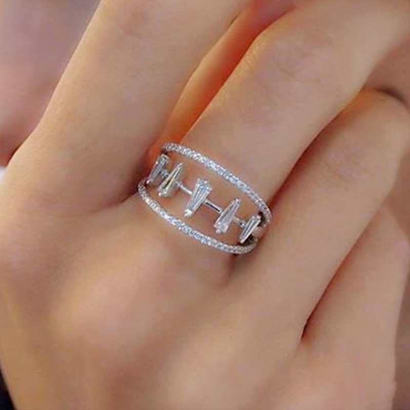 Cincin Wanita Model Hollow Geometris Bahan Cubic Zirconia Warna Putih Untuk Pesta