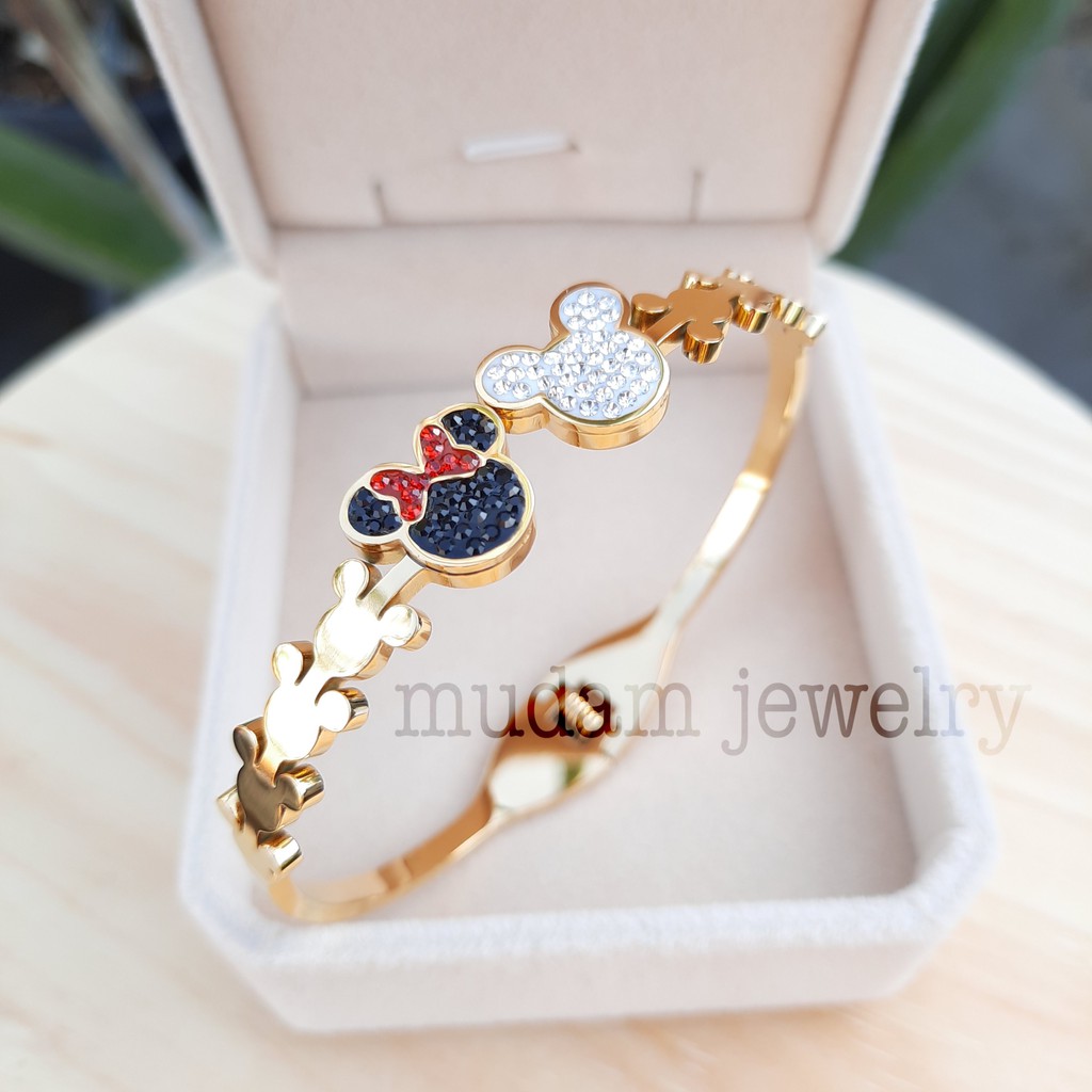 Gelang Bangle Titanium mickey dan Minnie Dengan Taburan Kristal Artifisial