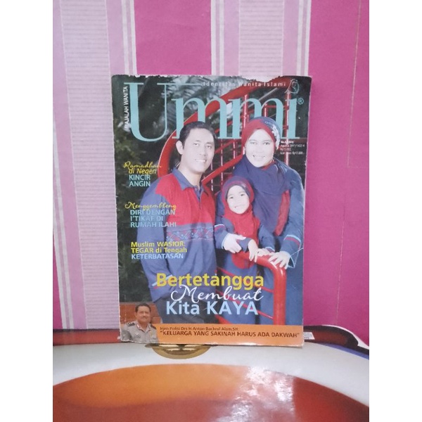 MAJALAH WANITA UMMI - IDENTITAS WANITA ISLAMI - NO.4 AGUSTUS 2011