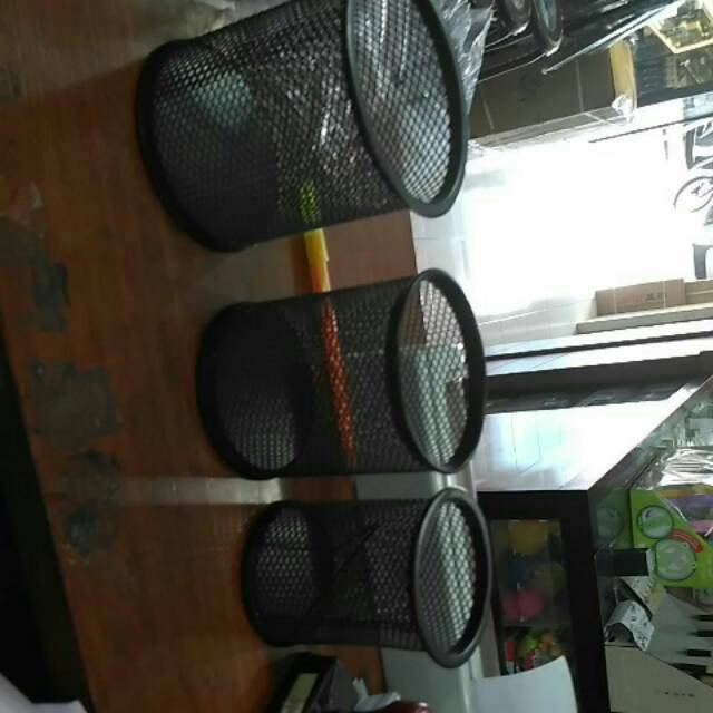 

Tempat bolpen jaring isi 3