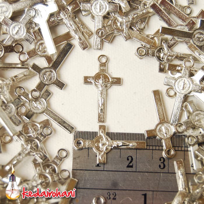Bandul Salib Logam Nikel Kecil Bahan Souvenir KalungGelang Rosario