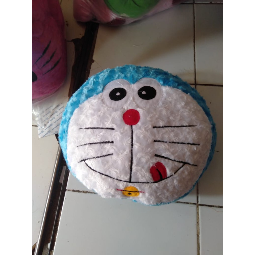 Bantal Kepala Karakter Doraemon