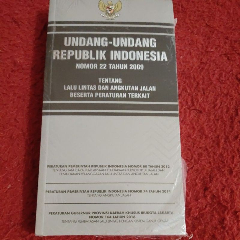 UU RI No 22 thn 2009 ttg lalu lintas dan angkutan jalan beserta peraturan terkait... buku original